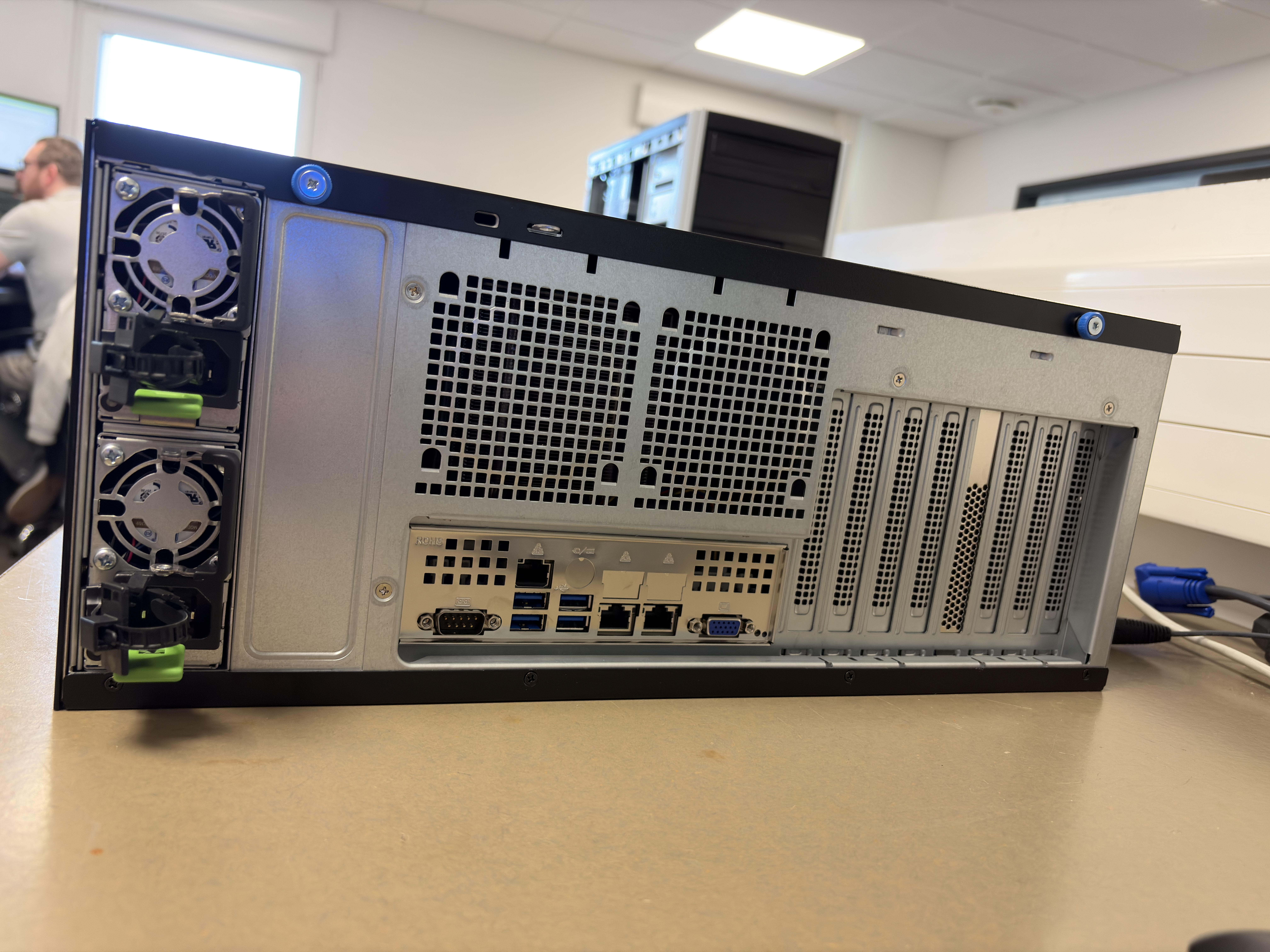 Serveur Terra — face arrière